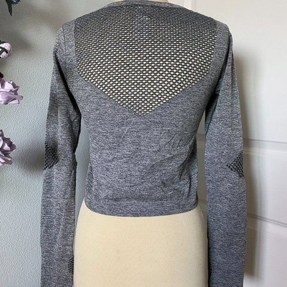 Joylab Cropped Seamless Mesh Top - MEDIUM - Picture 6 of 7
